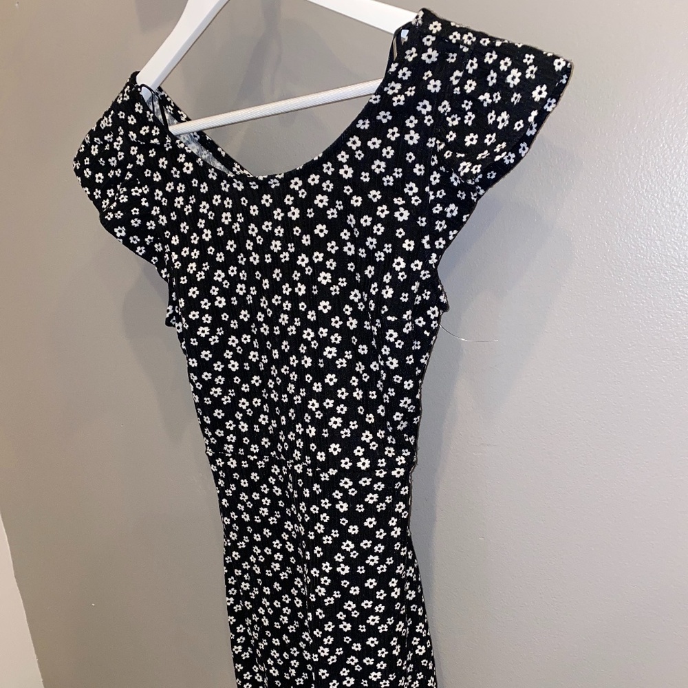 Black Daisy pattern midi cut out dress